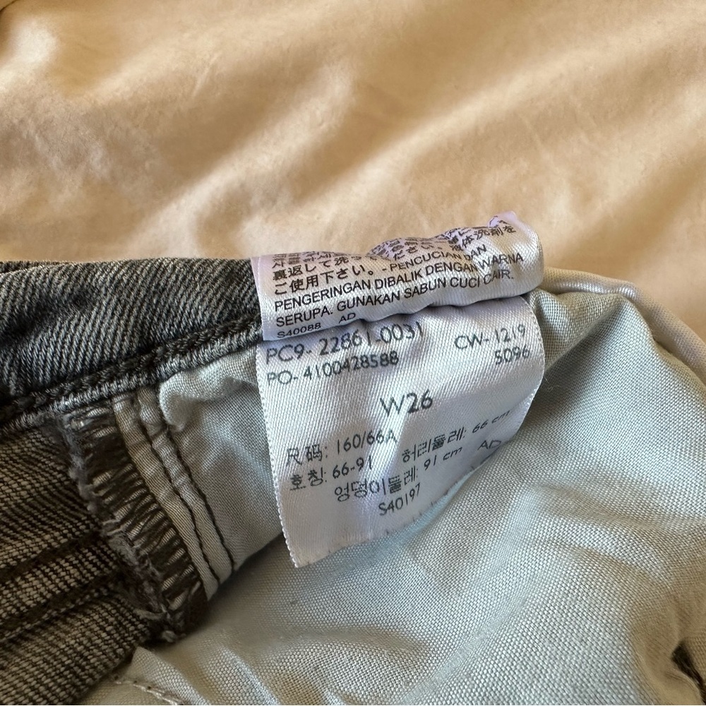 Levi's Women's Wedgie icon Fit Grey High Rise Button Fly Ankle length - Picture 14 of 15